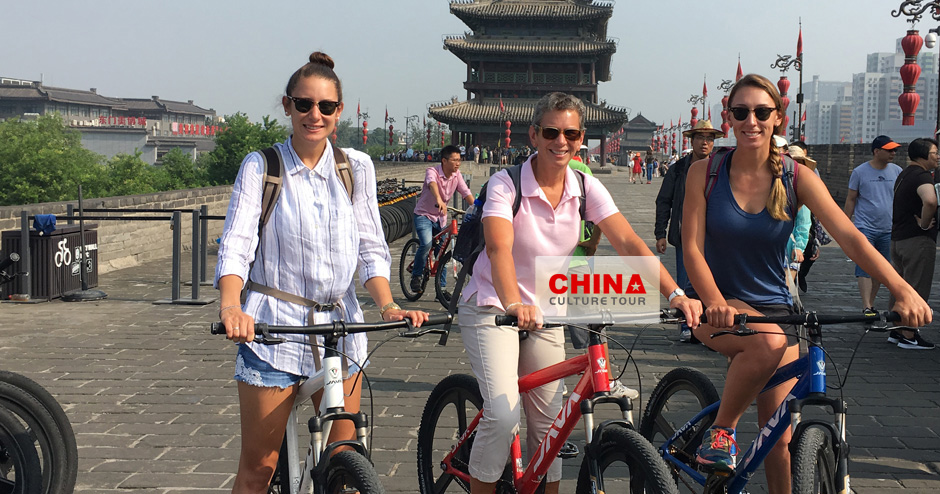 Xi'an Ancient City Wall biking
