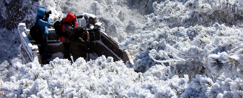 Snow blanketed Yellow Mountain in winter