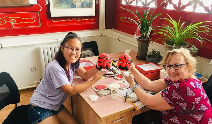 mother and daugther do Peking opera painting